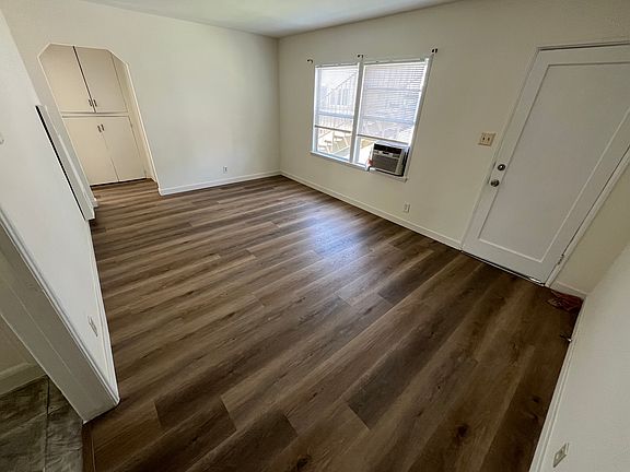 5th image of 327 Riverdale Dr #9