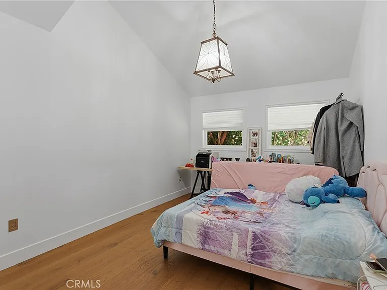 22960 Calvert St — Photo 37