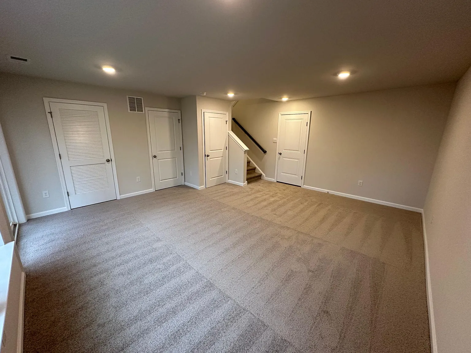 3 bed, 2270 sqft, $3,950 — Photo 2