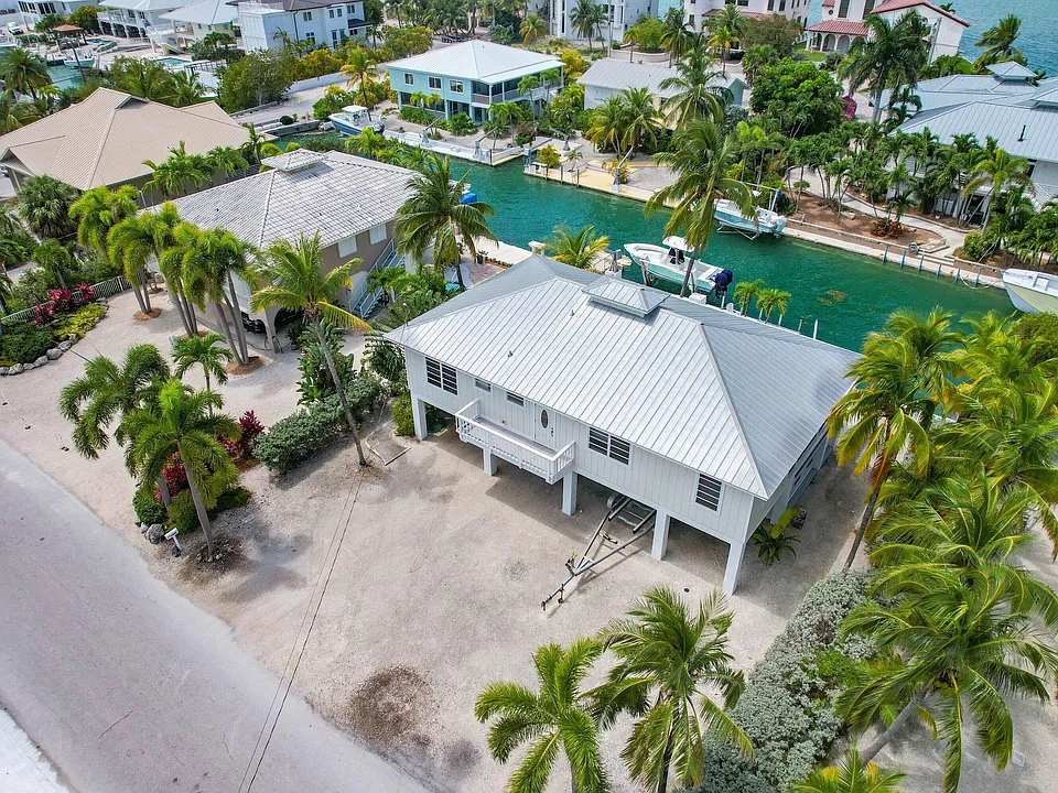 840 Lagoon Dr