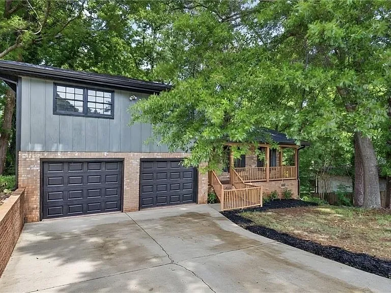 2164 Riverbrook Rd — Photo 1