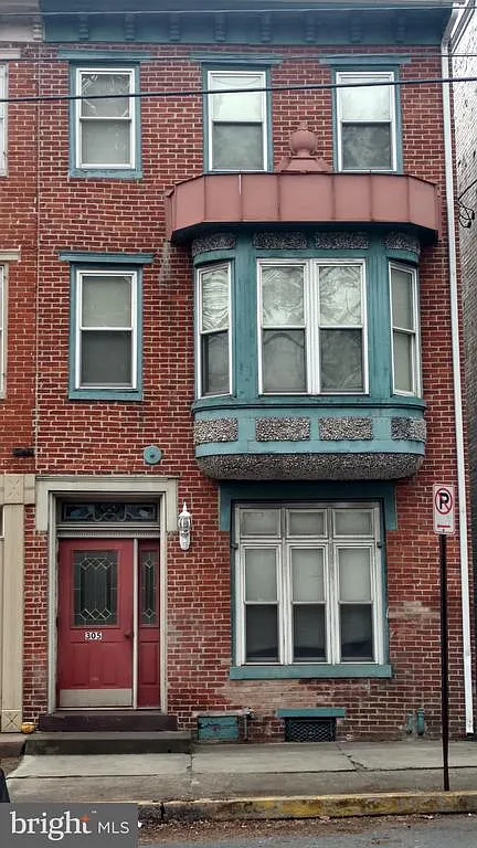 305 W Main St photo 1