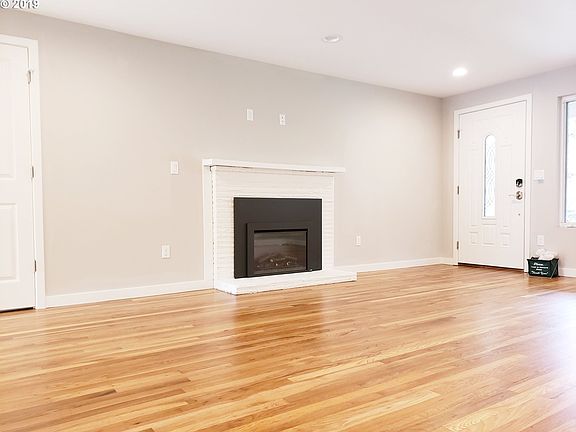 3rd image of 3536 SE Sellwood St