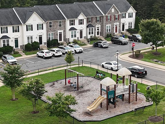 4th image of 4552 Alliance Way