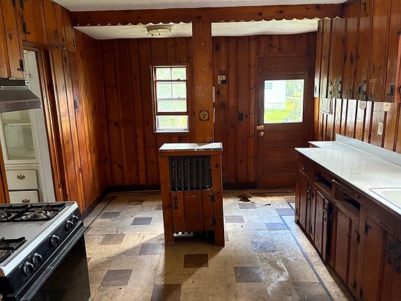 2nd image of 28 Samoset Rd