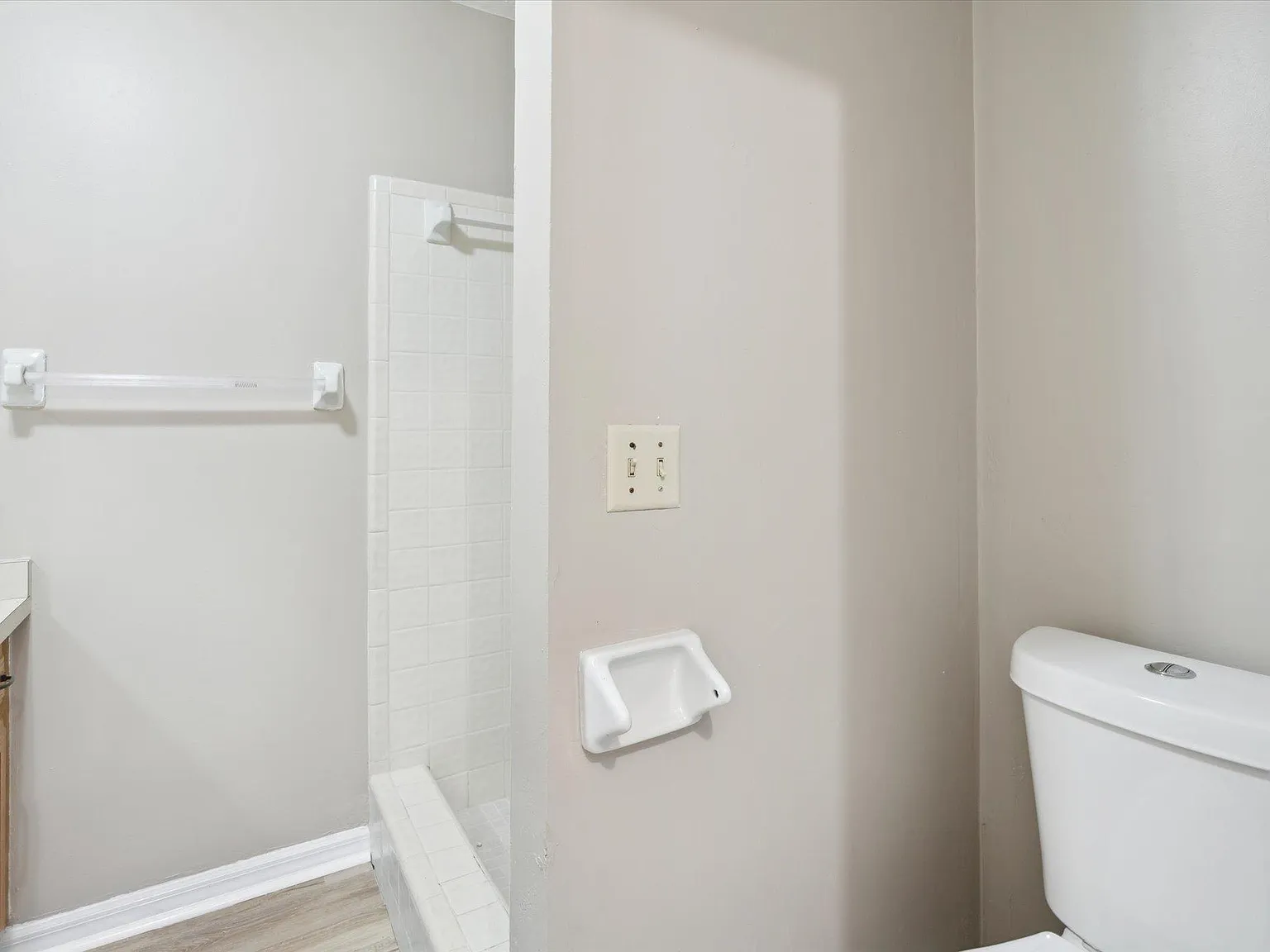 3 bed, 2.0 bath, 966 sqft, $910 — Photo 3