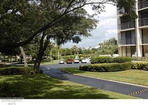 4th image of 220 Belleview Blvd APT 110