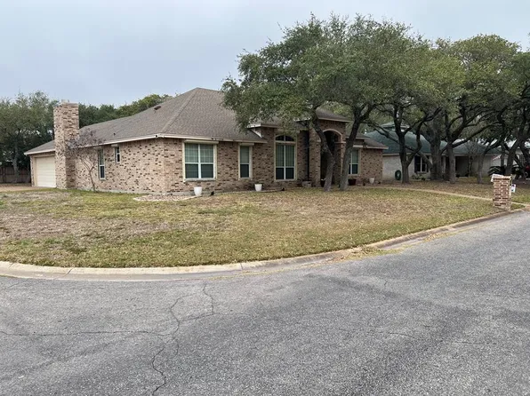 123 Champions Dr, Rockport, TX 78382