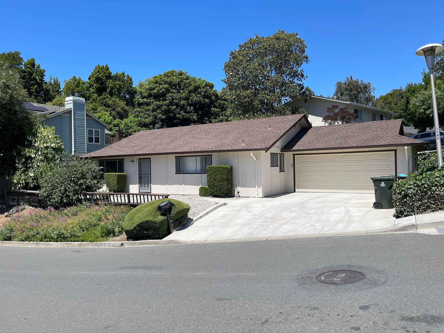 3 bed, 1320 sqft, $3,200 — Photo 1