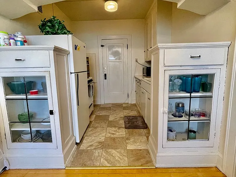 1805 E Park Pl — Photo 4