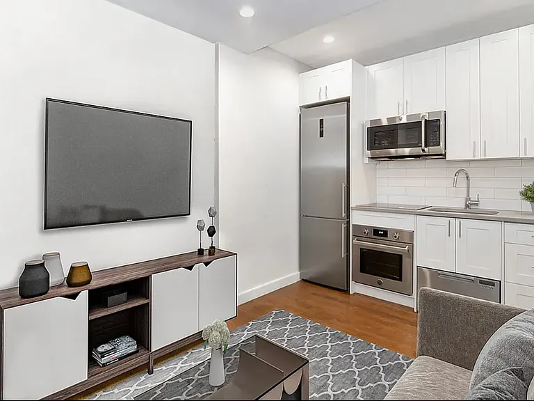130 1st Ave #4R — Photo 1