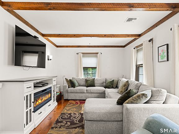 4th image of 10 Manning Road