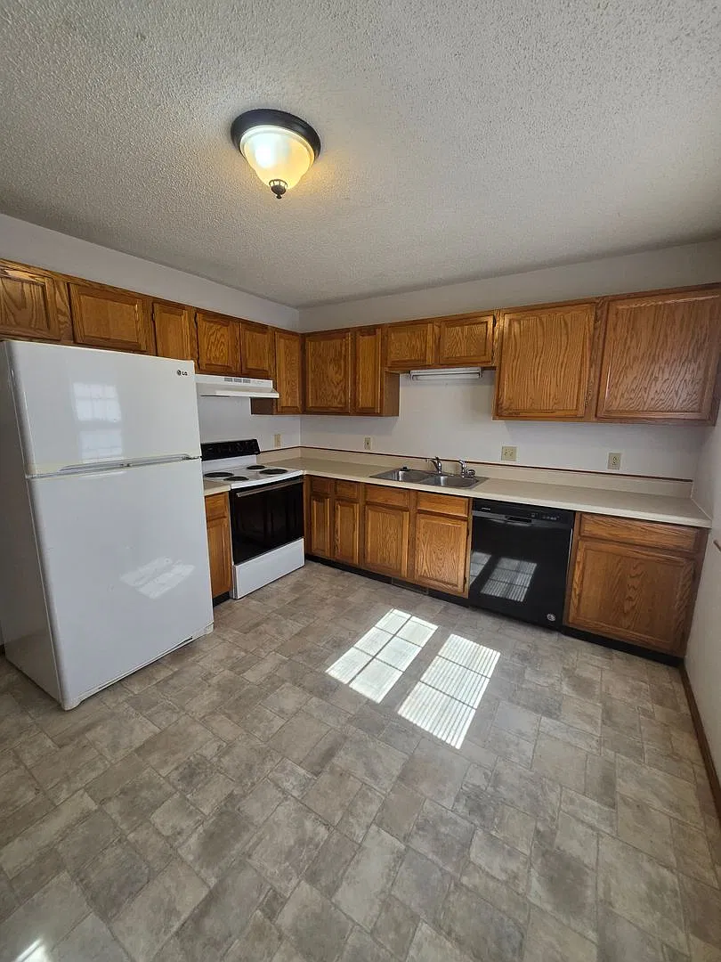 2 bed, 1 bath duplex! — Photo 4
