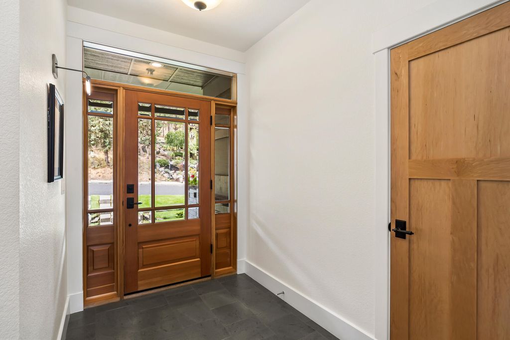 3160 Colonial Dr, Bend, OR - View 5