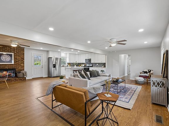 2nd image of 1026 Lennox Ave