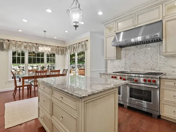 32 Ramapo Mountain Dr, Wanaque Boro, NJ 07465