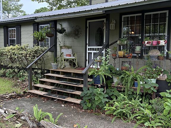 5th image of 335 Acacia St