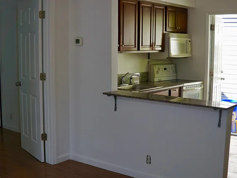 1307 Lucerne Ave #1 — Photo 10