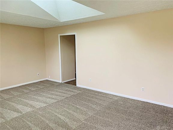 4th image of 843 Graceland Dr