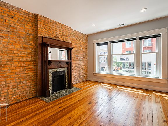3rd image of 962-964 N High St #301