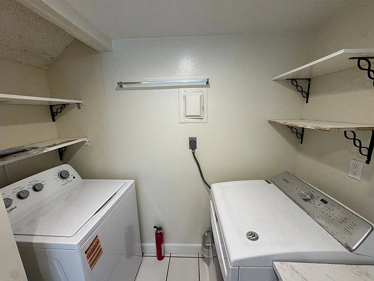 619 Avenida De La Plata — Photo 9