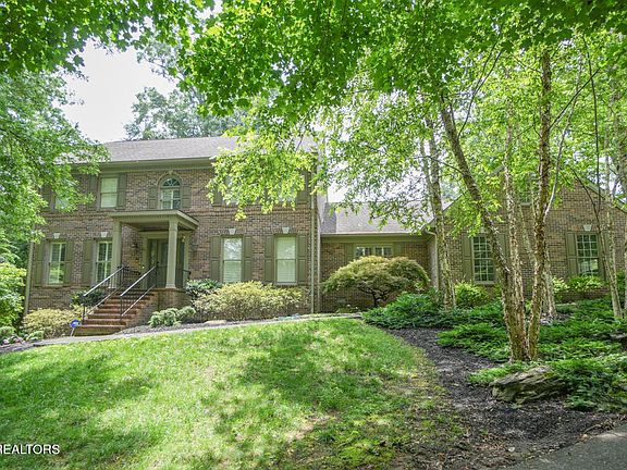 2nd image of 2021 Oakwood Dr