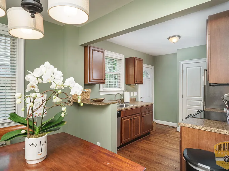 528 Rosedale Ave — Photo 10