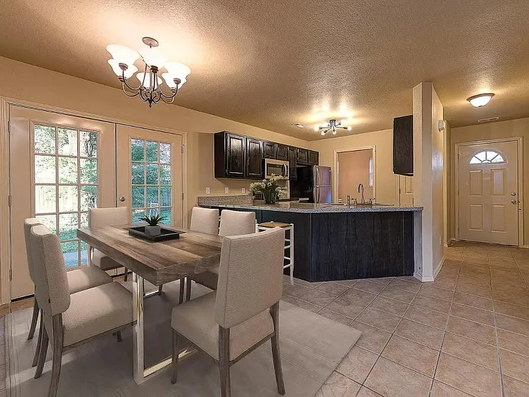 Kitchen/Entrance