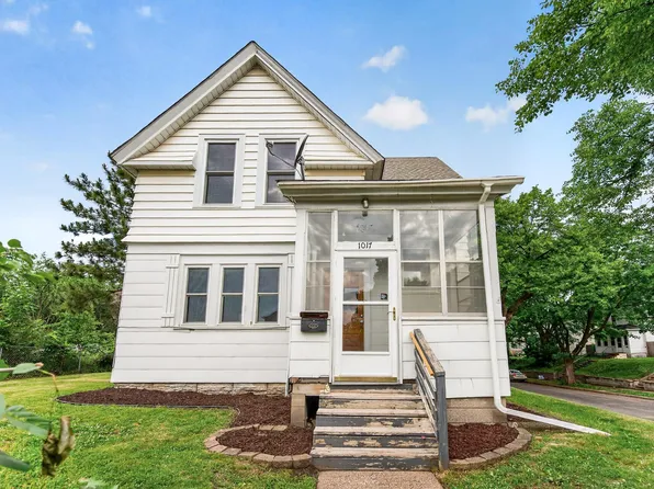 1017 Earl St, Saint Paul, MN 55106