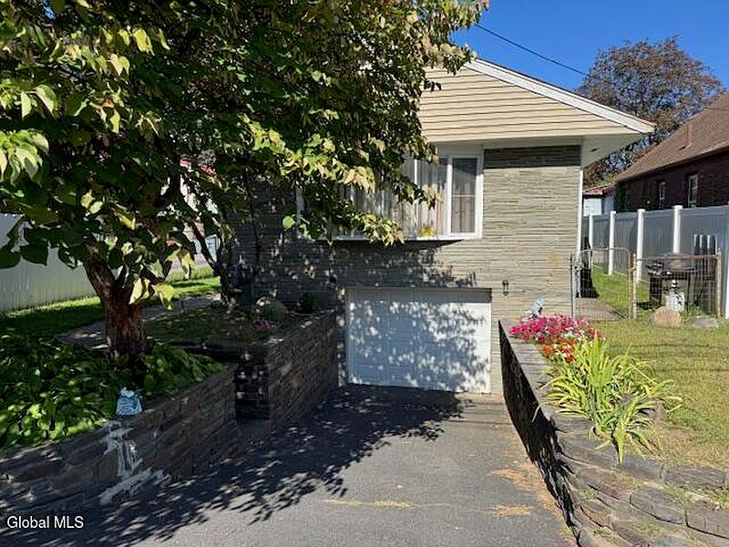4th image of 1705 Van Cortland Street