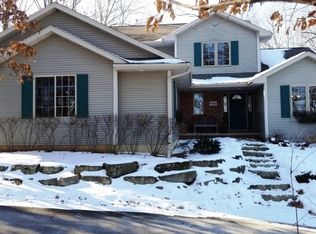 W14022 Oak Haven Dr, Ripon, WI 54971