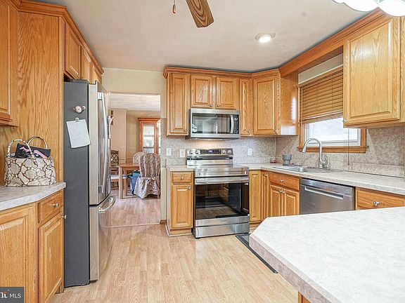 5th image of 1638 Red Oak Rd