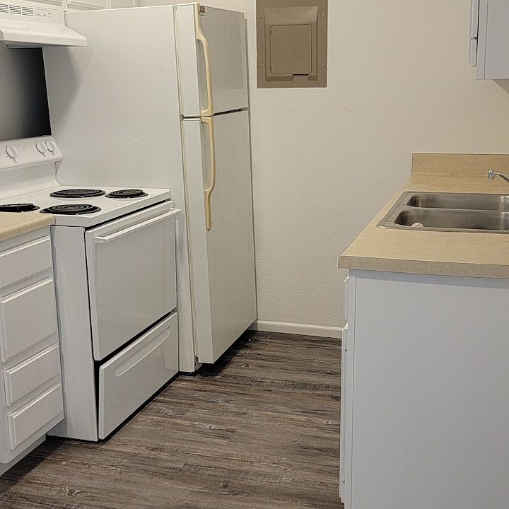 2nd image of 802 Matthew Ave #106