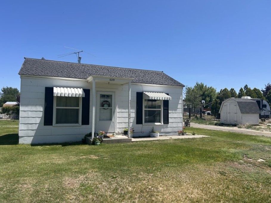 Front of house, side shed