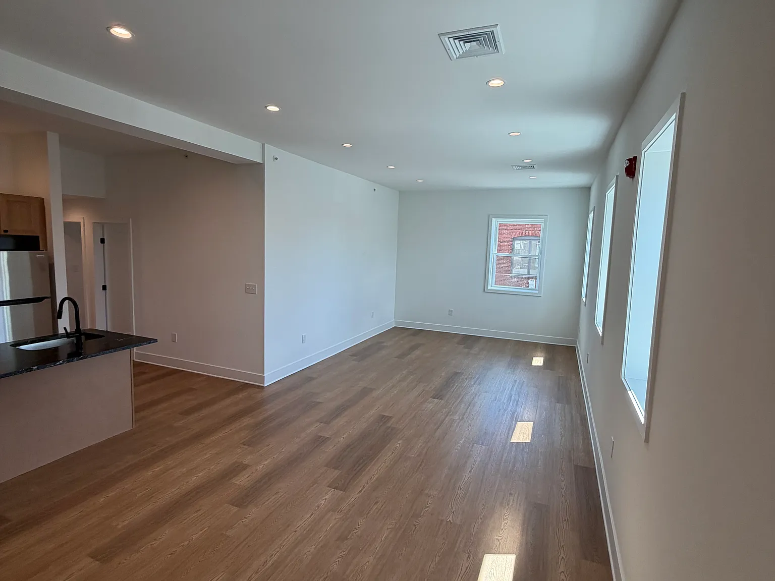 2 bed, 1200 sqft, $1,900 — Photo 3