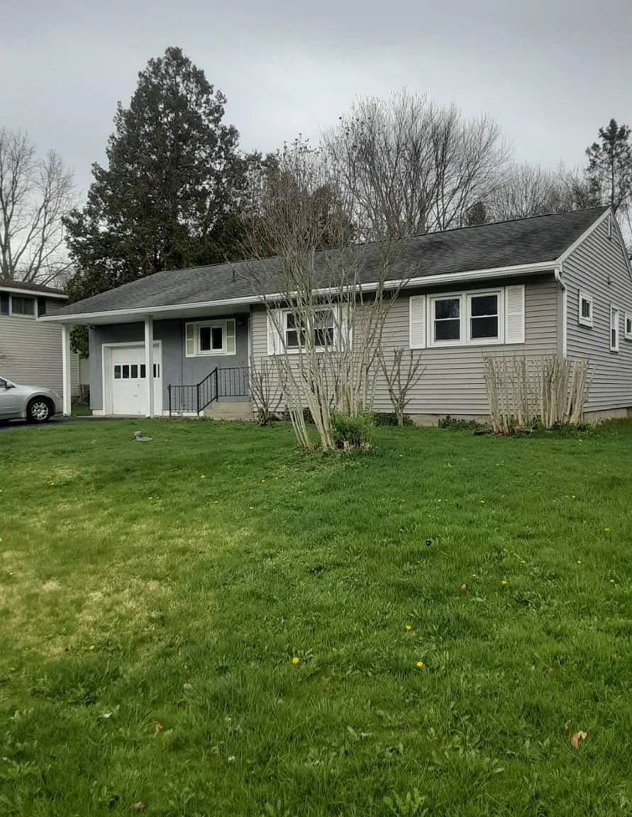 3 bed, 960 sqft, $2,400 — Photo 1
