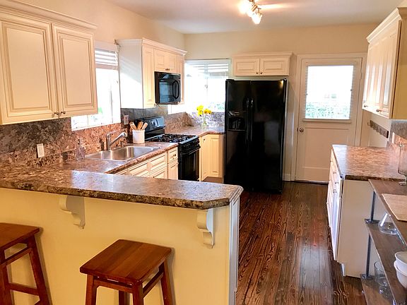 3rd image of 330 Kerneywood St