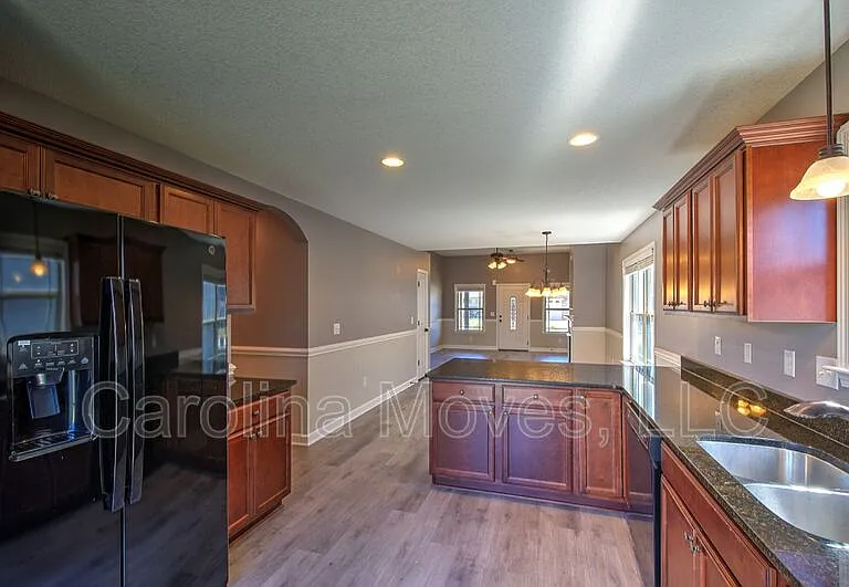 415 Aniken Cir — Photo 11