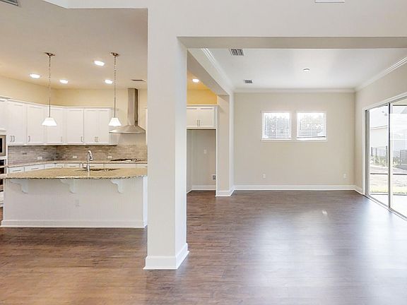 5th image of 51 Moraine Ct