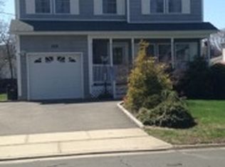 509 5th Ave, West Babylon, NY 11704