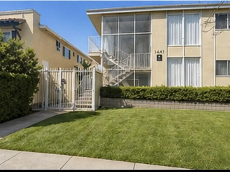 1441 S Hayworth Ave #8 — Photo 1