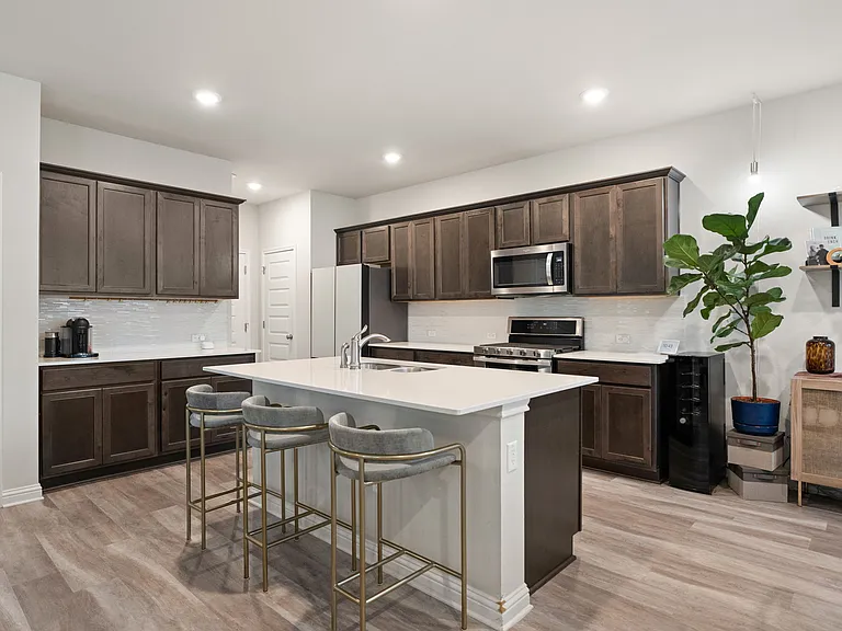 7907 Mellencamp Dr — Photo 4