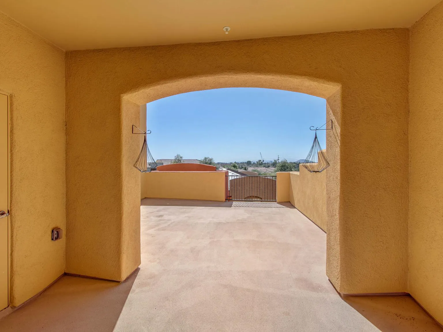 3 bed, 1811 sqft, $2,045 — Photo 2