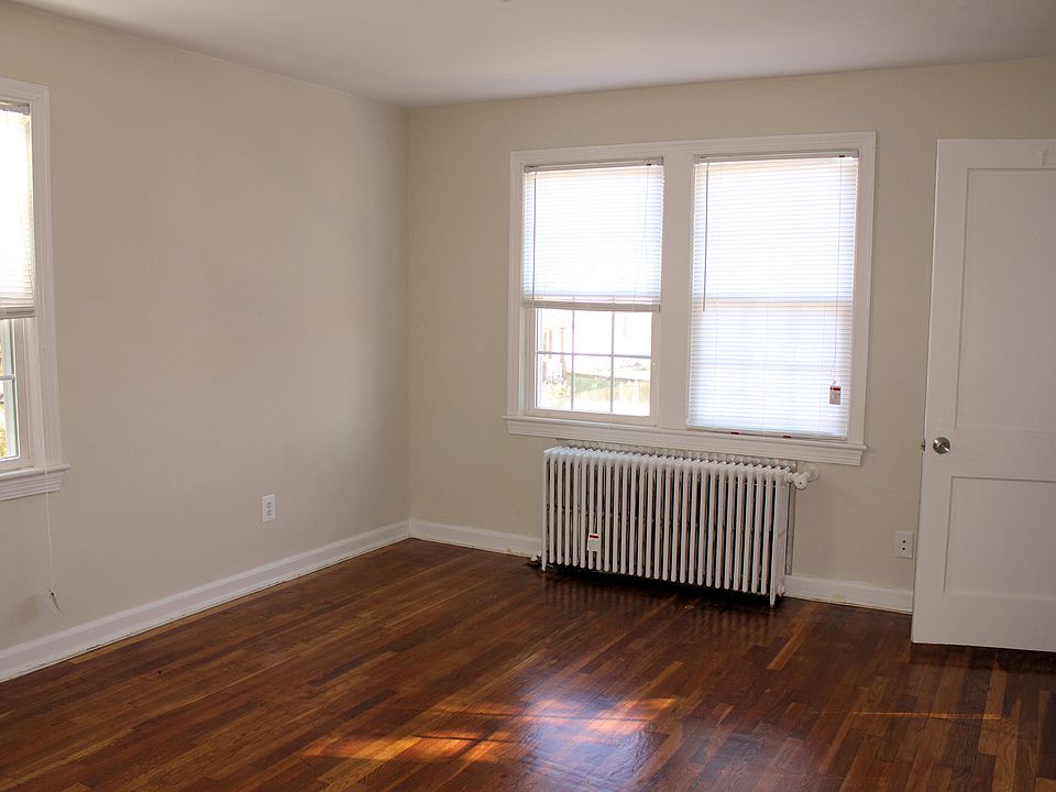 2nd image of 509 45th St NE APT 2