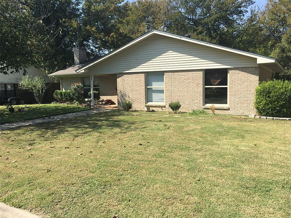 1st image of 202 Rolling Hills Ln
