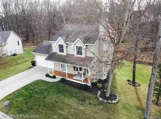 2049 Laurel Oak Dr, Howell, MI 48855