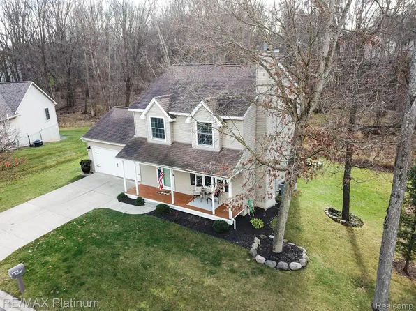 2049 Laurel Oak Dr, Howell, MI 48855