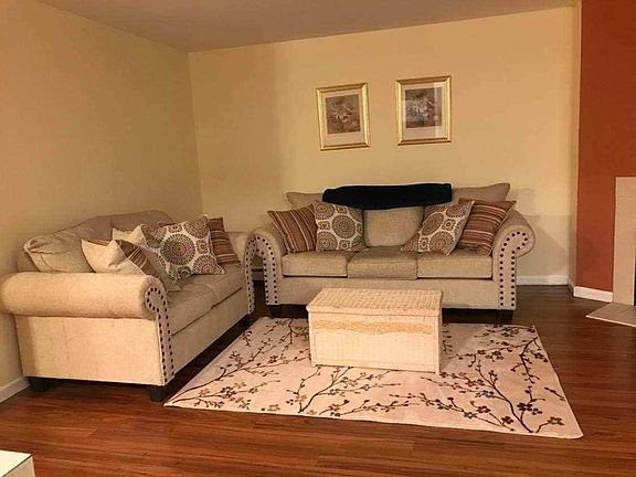3rd image of 17 Lexington Hl Unit 4