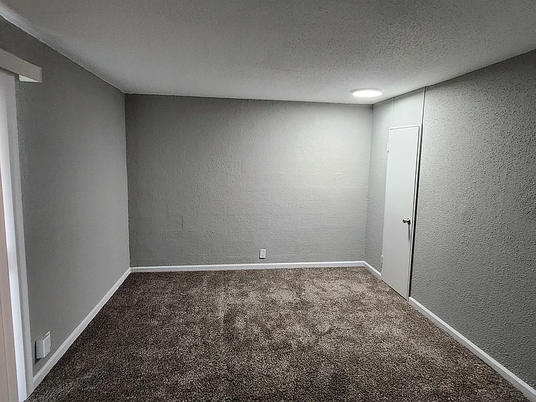 Campus View Apartments — Photo 38