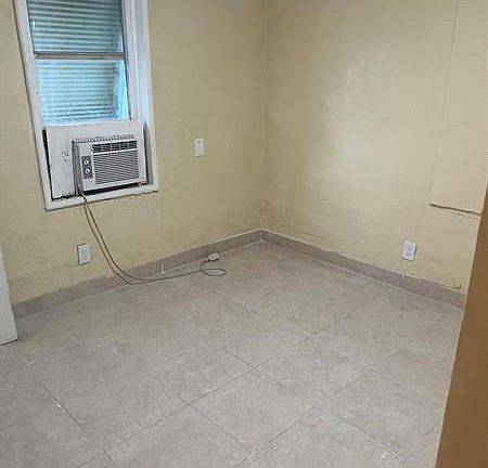 4th image of 334 NE 11th Ave